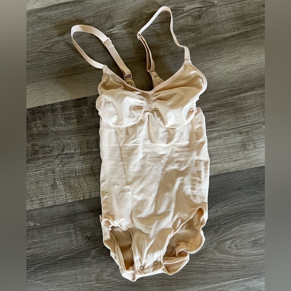 Skims Sculpting Bodysuit W. Snaps size small - Picture 5 of 6